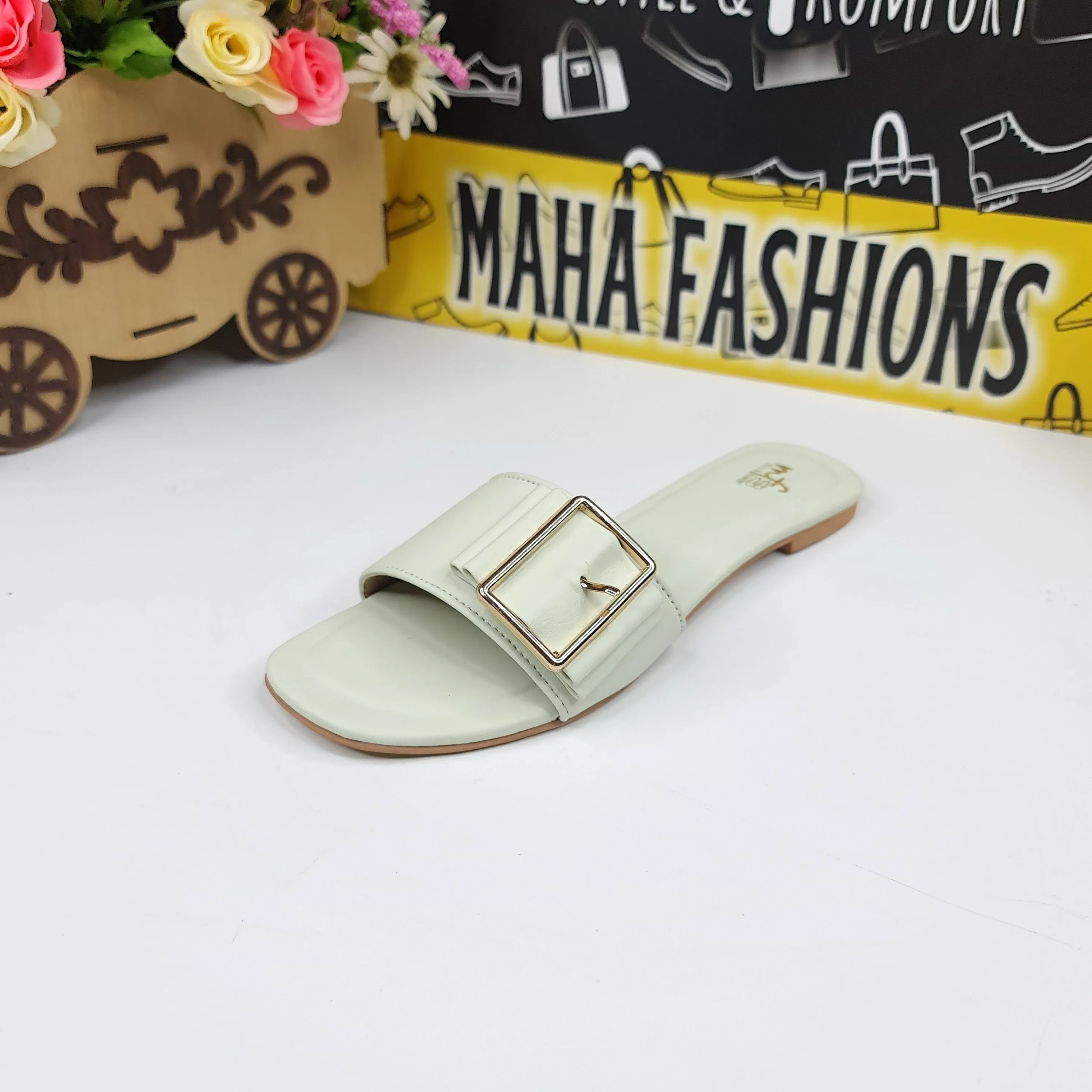 Green Straps Buckle Flat